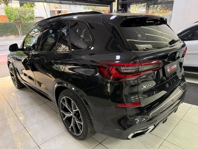 Foto do veículo BMW X5 3.0 I6 TURBO HÍBRIDO XDRIVE45E M SPORT AUTOMÁTICO 2022 39.847 KM 354.777,00