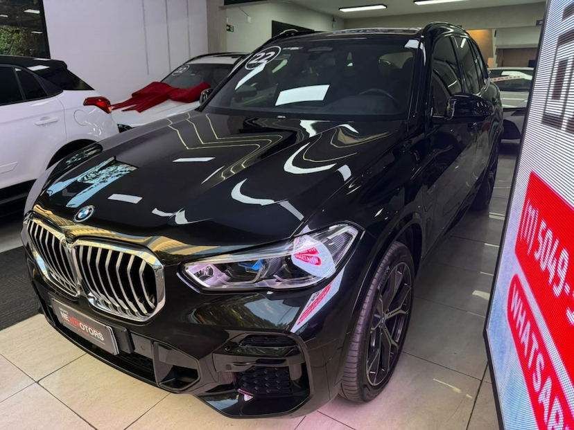 Foto do veículo BMW X5 3.0 I6 TURBO HÍBRIDO XDRIVE45E M SPORT AUTOMÁTICO 2022 39.847 KM 354.777,00