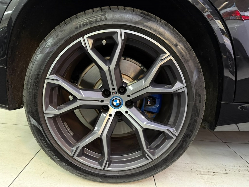 Foto do veículo BMW X5 3.0 I6 TURBO HÍBRIDO XDRIVE45E M SPORT AUTOMÁTICO 2022 39.847 KM 354.777,00