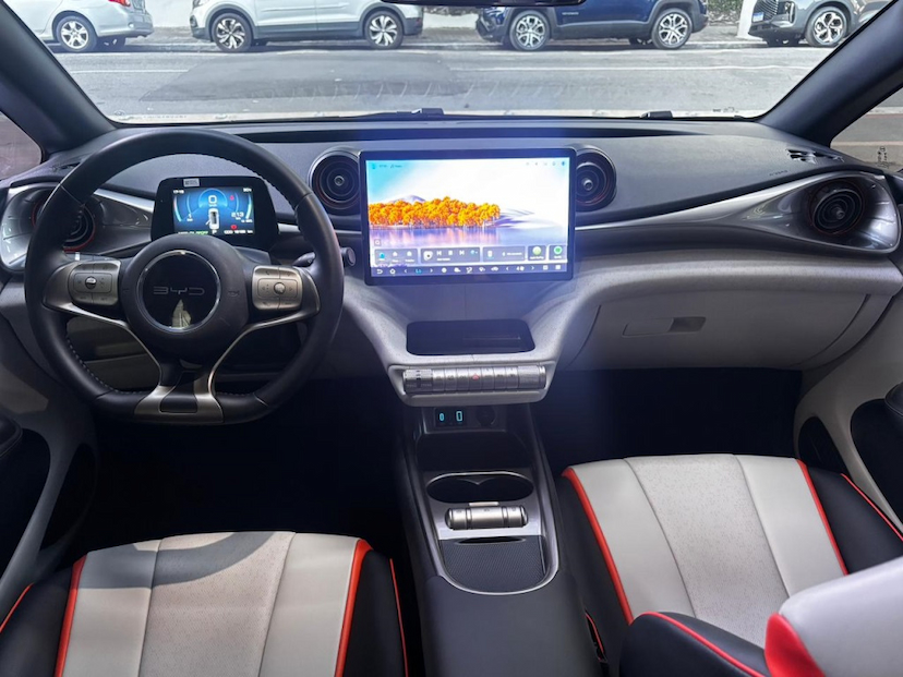 Foto do veículo BYD DOLPHIN 44,9 KW ELÉTRICO GS 2024 18.200 KM 127.777,00