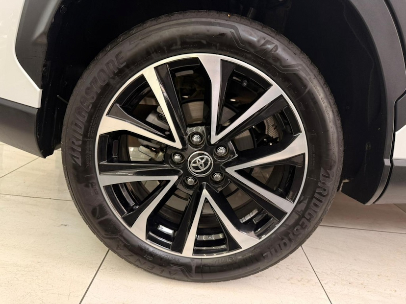Foto do veículo TOYOTA COROLLA CROSS 1.8 VVT-I HYBRID FLEX XRX CVT 2024 40.848 KM 164.777,00