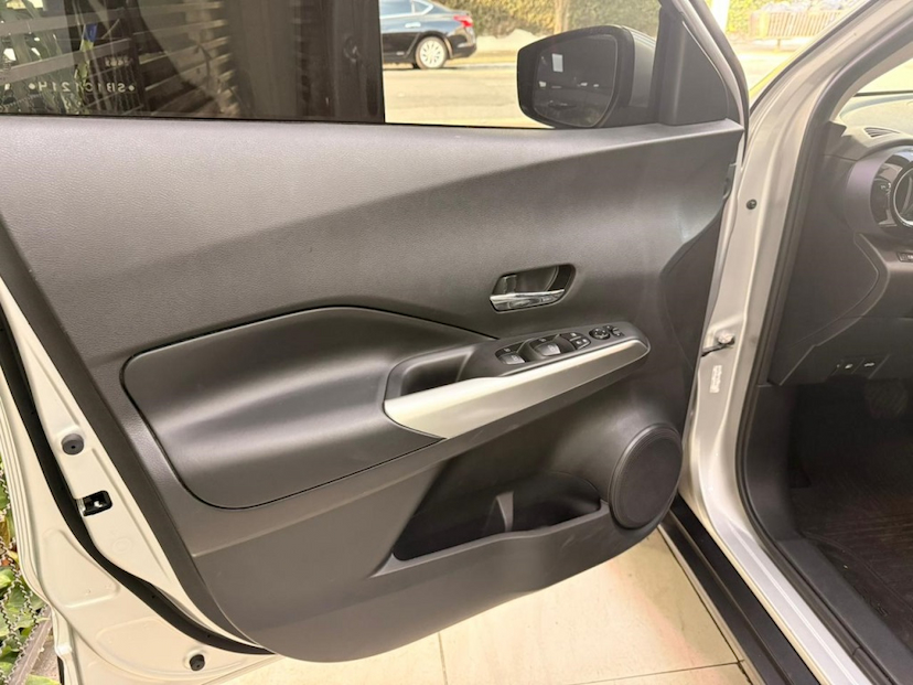Foto do veículo NISSAN KICKS PLAY 1.6 16V FLEXSTART ADVANCE PLUS XTRONIC 2025 27.500 KM 121.777,00