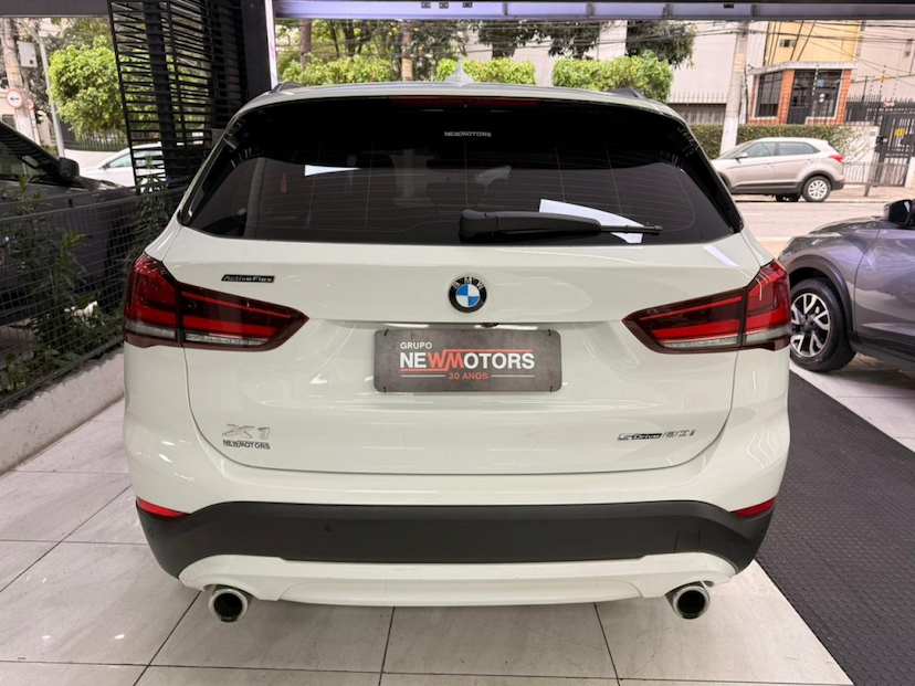 Foto do veículo BMW X1 2.0 16V TURBO ACTIVEFLEX SDRIVE20I 4P AUTOMÁTICO 2021 51.817 KM 153.777,00