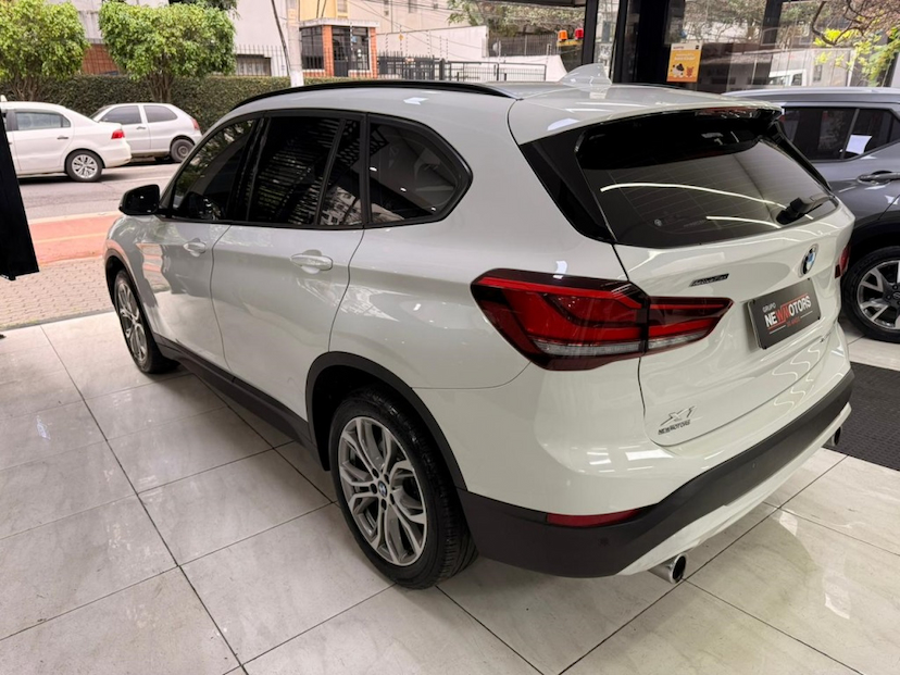 Foto do veículo BMW X1 2.0 16V TURBO ACTIVEFLEX SDRIVE20I 4P AUTOMÁTICO 2021 51.817 KM 153.777,00