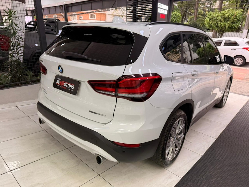Foto do veículo BMW X1 2.0 16V TURBO ACTIVEFLEX SDRIVE20I 4P AUTOMÁTICO 2021 51.817 KM 153.777,00