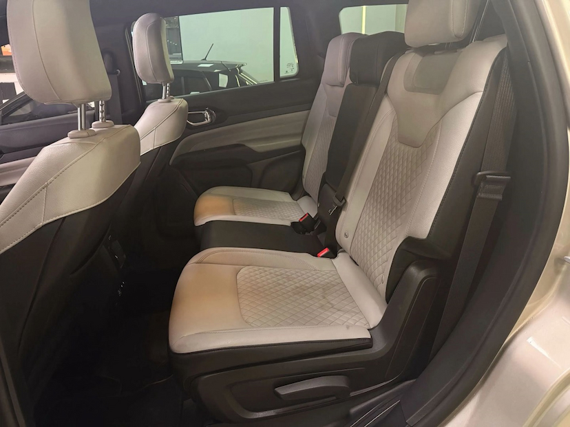 Foto do veículo JEEP COMMANDER 1.3 T270 TURBO FLEX OVERLAND AT6 2023 52.249 KM 155.777,00