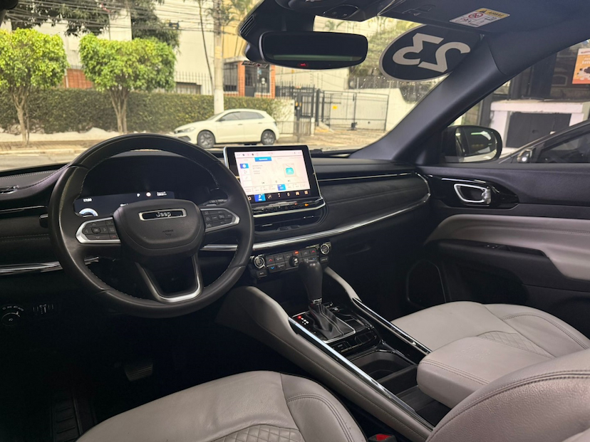 Foto do veículo JEEP COMMANDER 1.3 T270 TURBO FLEX OVERLAND AT6 2023 52.249 KM 155.777,00