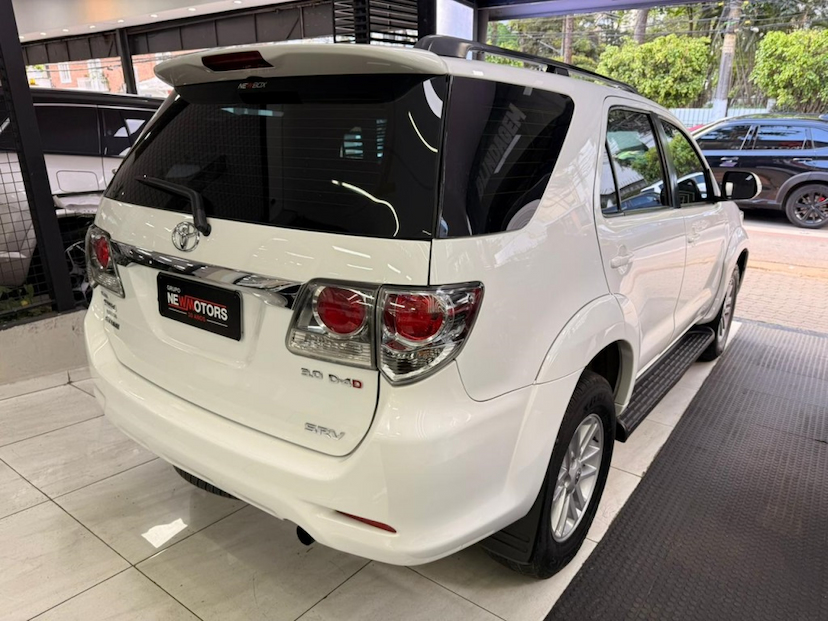 Foto do veículo TOYOTA HILUX SW4 3.0 SRV 4X4 7 LUGARES 16V TURBO INTERCOOLER DIESEL 4P AUTOMÁTICO 2012 175.623 KM 129.777,00