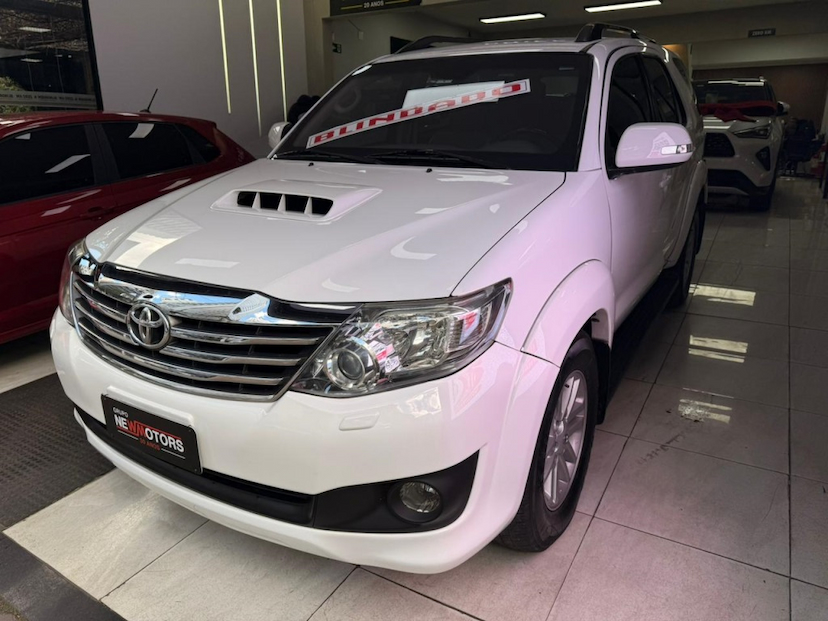 Foto do veículo TOYOTA HILUX SW4 3.0 SRV 4X4 7 LUGARES 16V TURBO INTERCOOLER DIESEL 4P AUTOMÁTICO 2012 175.623 KM 129.777,00