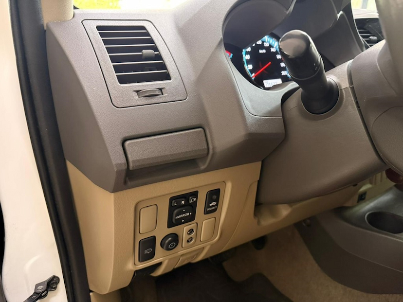Foto do veículo TOYOTA HILUX SW4 3.0 SRV 4X4 7 LUGARES 16V TURBO INTERCOOLER DIESEL 4P AUTOMÁTICO 2012 175.623 KM 129.777,00