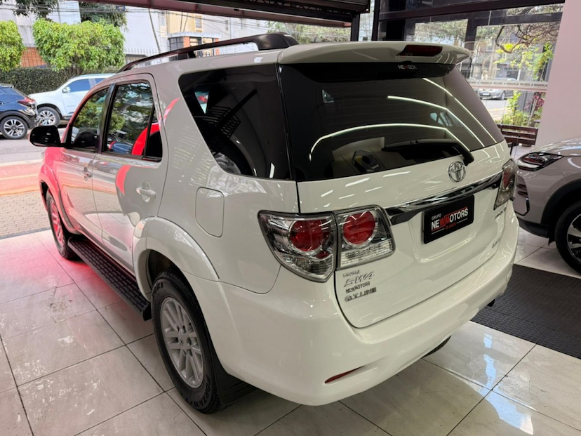 Foto do veículo TOYOTA HILUX SW4 3.0 SRV 4X4 7 LUGARES 16V TURBO INTERCOOLER DIESEL 4P AUTOMÁTICO 2012 175.623 KM 129.777,00
