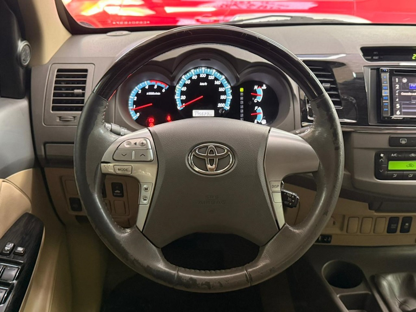 Foto do veículo TOYOTA HILUX SW4 3.0 SRV 4X4 7 LUGARES 16V TURBO INTERCOOLER DIESEL 4P AUTOMÁTICO 2012 175.623 KM 129.777,00