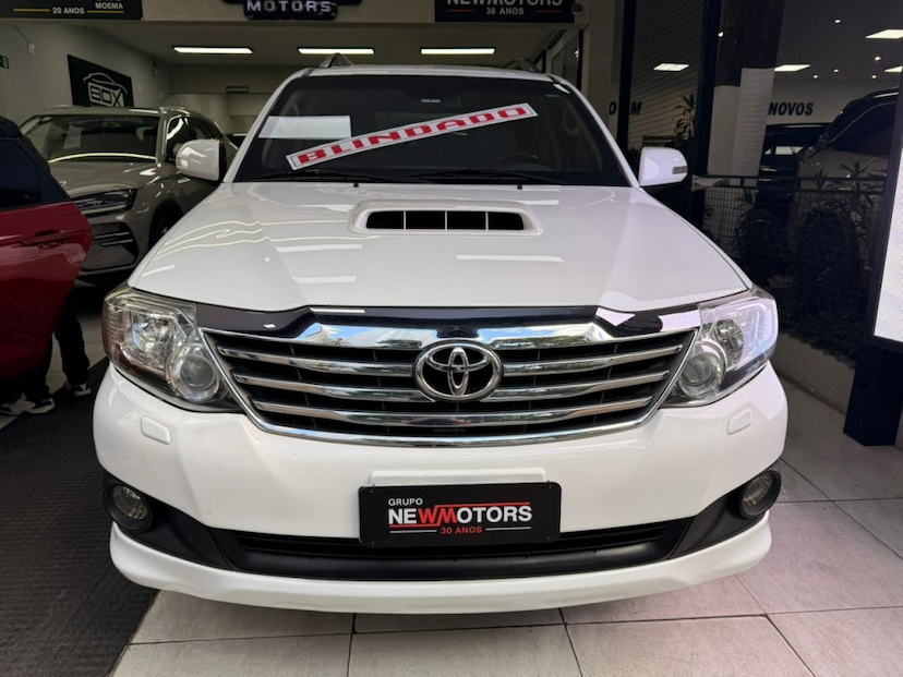 Foto do veículo TOYOTA HILUX SW4 3.0 SRV 4X4 7 LUGARES 16V TURBO INTERCOOLER DIESEL 4P AUTOMÁTICO 2012 175.623 KM 129.777,00