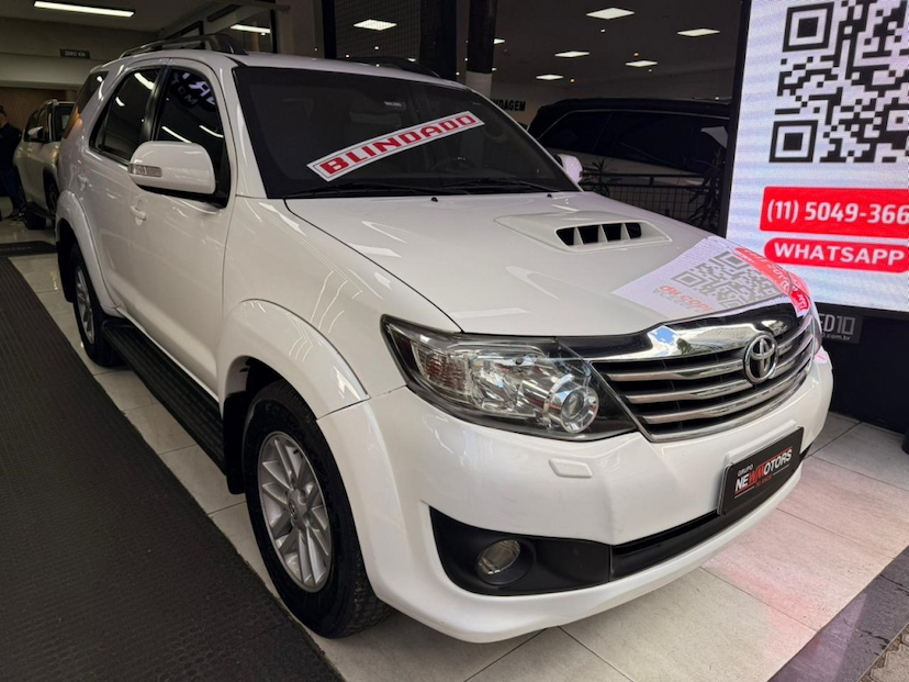 Foto do veículo TOYOTA HILUX SW4 3.0 SRV 4X4 7 LUGARES 16V TURBO INTERCOOLER DIESEL 4P AUTOMÁTICO 2012 175.623 KM 129.777,00