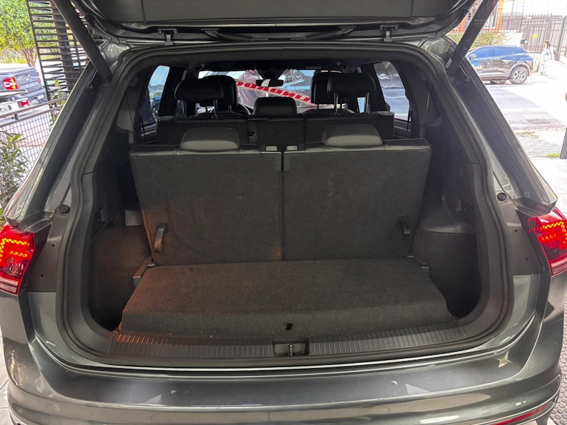Foto do veículo VOLKSWAGEN TIGUAN 2.0 350 TSI GASOLINA ALLSPACE R-LINE 4MOTION DSG 2021 66.125 KM 168.777,00