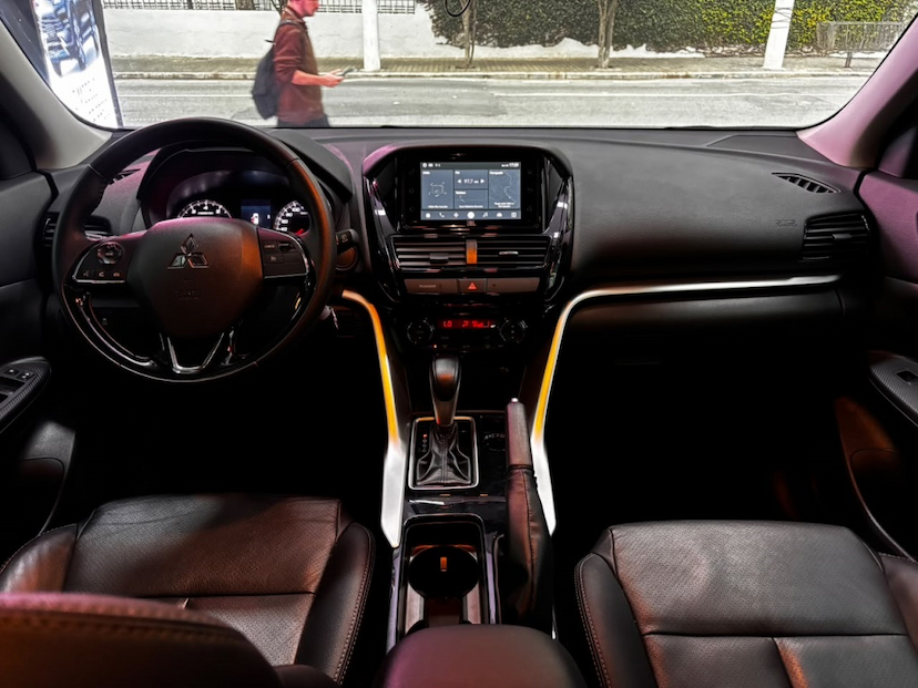 Foto do veículo MITSUBISHI ECLIPSE CROSS 1.5 MIVEC TURBO GASOLINA GLS CVT 2025 26.295 KM 132.777,00