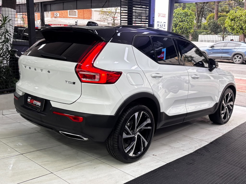 Foto do veículo VOLVO XC40 2.0 T5 GASOLINA R-DESIGN AWD GEARTRONIC 2020 47.812 KM 159.777,00