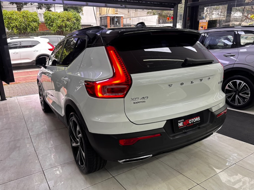 Foto do veículo VOLVO XC40 2.0 T5 GASOLINA R-DESIGN AWD GEARTRONIC 2020 47.812 KM 159.777,00