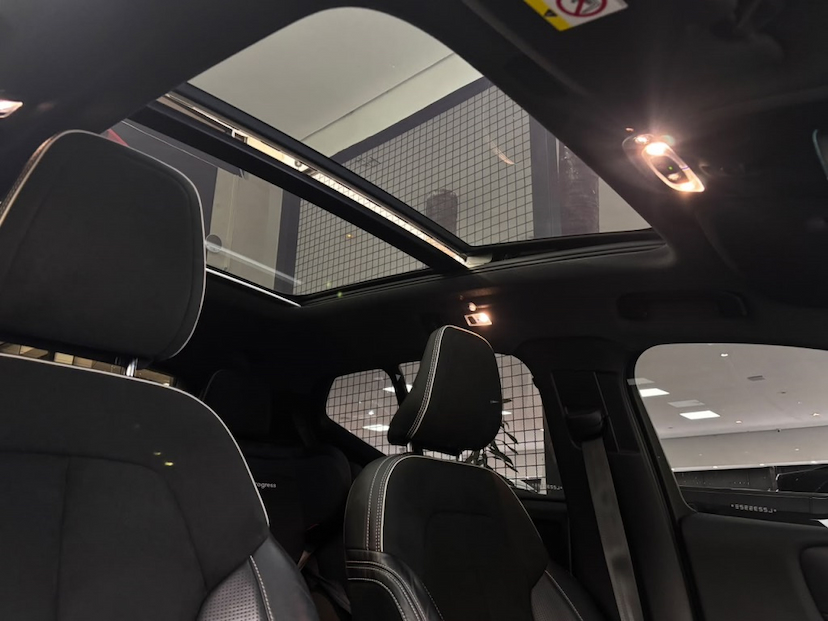 Foto do veículo VOLVO XC40 2.0 T5 GASOLINA R-DESIGN AWD GEARTRONIC 2020 47.812 KM 159.777,00