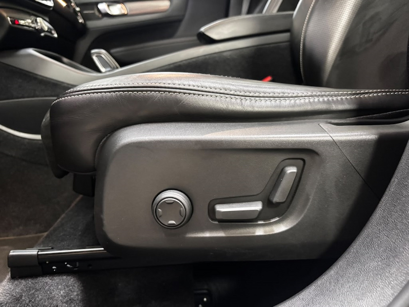 Foto do veículo VOLVO XC40 2.0 T5 GASOLINA R-DESIGN AWD GEARTRONIC 2020 47.812 KM 159.777,00