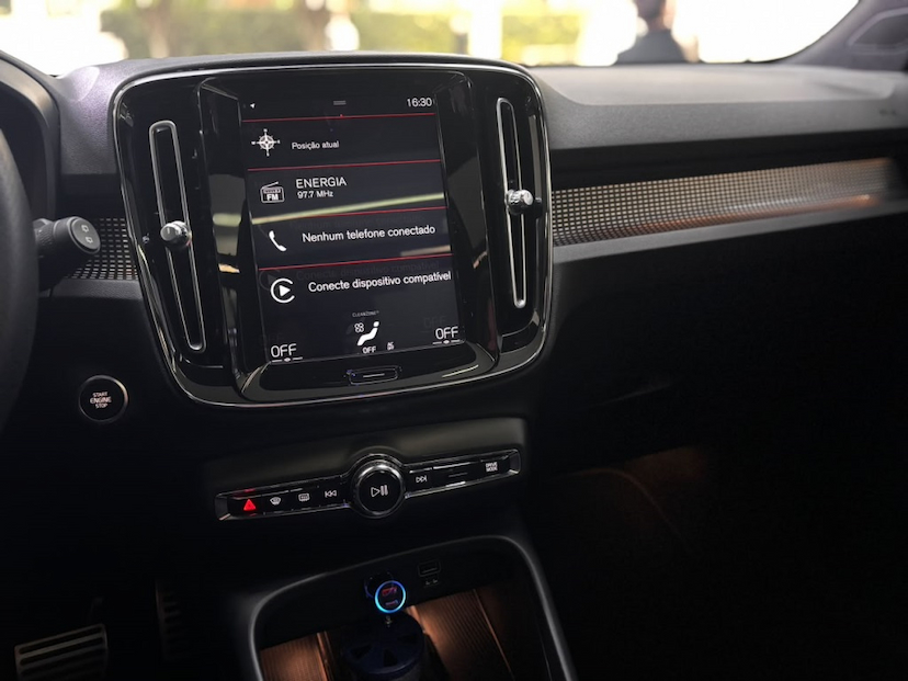 Foto do veículo VOLVO XC40 2.0 T5 GASOLINA R-DESIGN AWD GEARTRONIC 2020 47.812 KM 159.777,00