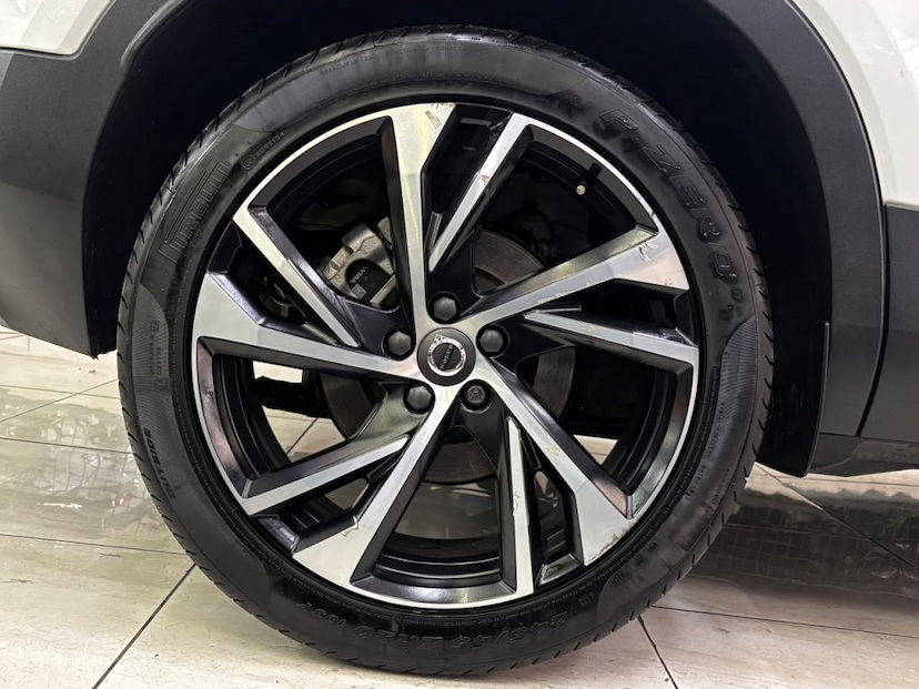 Foto do veículo VOLVO XC40 2.0 T5 GASOLINA R-DESIGN AWD GEARTRONIC 2020 47.812 KM 159.777,00