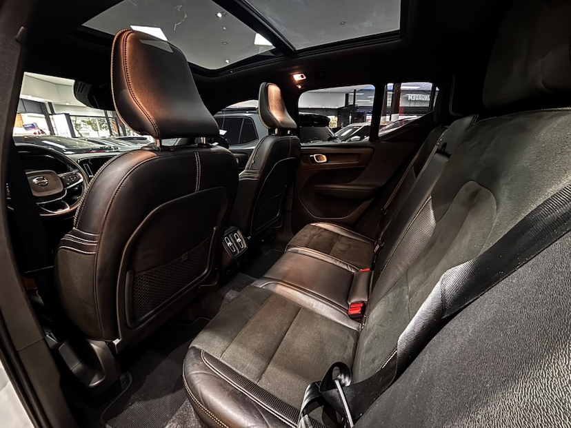 Foto do veículo VOLVO XC40 2.0 T5 GASOLINA R-DESIGN AWD GEARTRONIC 2020 47.812 KM 159.777,00