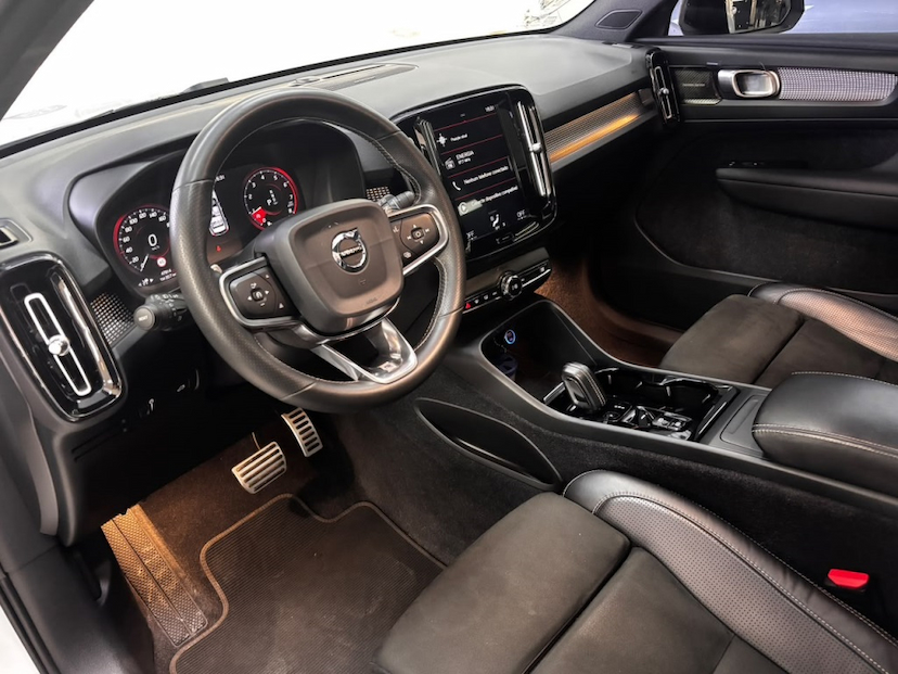 Foto do veículo VOLVO XC40 2.0 T5 GASOLINA R-DESIGN AWD GEARTRONIC 2020 47.812 KM 159.777,00
