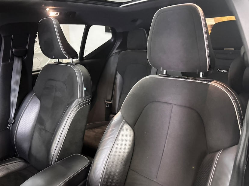 Foto do veículo VOLVO XC40 2.0 T5 GASOLINA R-DESIGN AWD GEARTRONIC 2020 47.812 KM 159.777,00