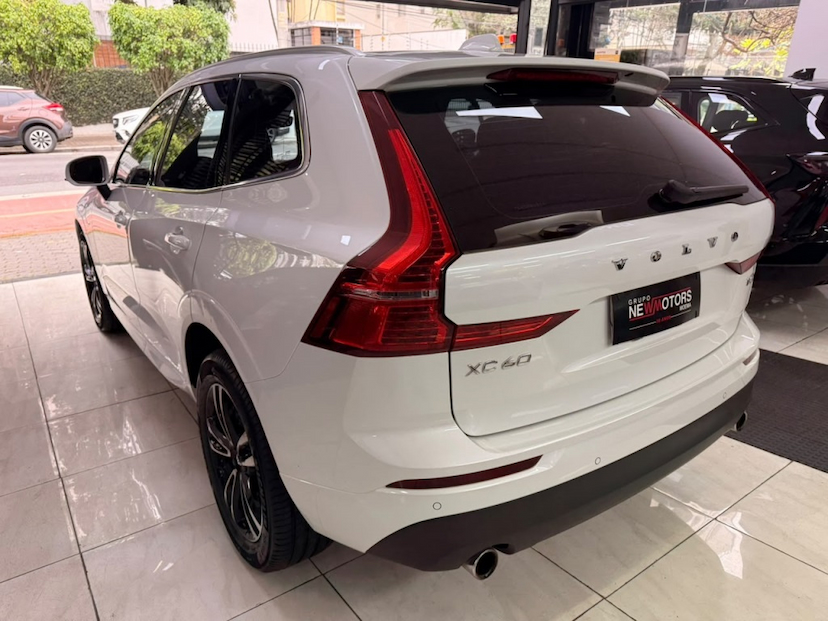 Foto do veículo VOLVO XC60 2.0 T8 HYBRID MOMENTUM AWD GEARTRONIC 2020 63.622 KM 178.777,00