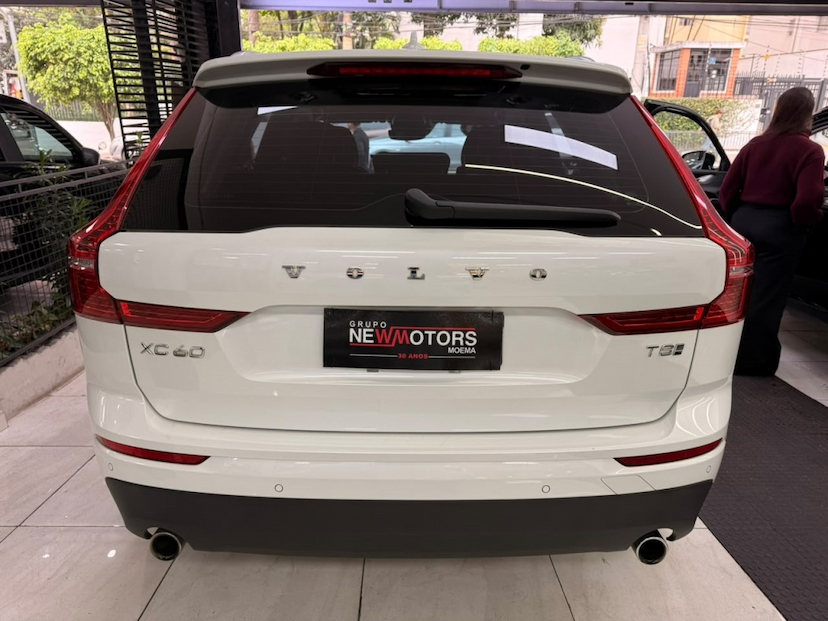 Foto do veículo VOLVO XC60 2.0 T8 HYBRID MOMENTUM AWD GEARTRONIC 2020 63.622 KM 178.777,00