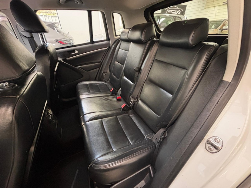 Foto do veículo VOLKSWAGEN TIGUAN 2.0 TSI 16V TURBO GASOLINA 4P TIPTRONIC 2014 180.681 KM 59.777,00