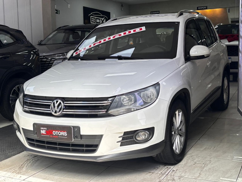 Foto do veículo VOLKSWAGEN TIGUAN 2.0 TSI 16V TURBO GASOLINA 4P TIPTRONIC 2014 180.681 KM 59.777,00