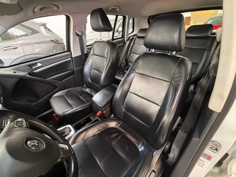 Foto do veículo VOLKSWAGEN TIGUAN 2.0 TSI 16V TURBO GASOLINA 4P TIPTRONIC 2014 180.681 KM 59.777,00