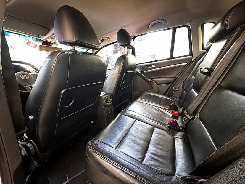 Foto do veículo VOLKSWAGEN TIGUAN 2.0 TSI 16V TURBO GASOLINA 4P TIPTRONIC 2014 180.681 KM 59.777,00