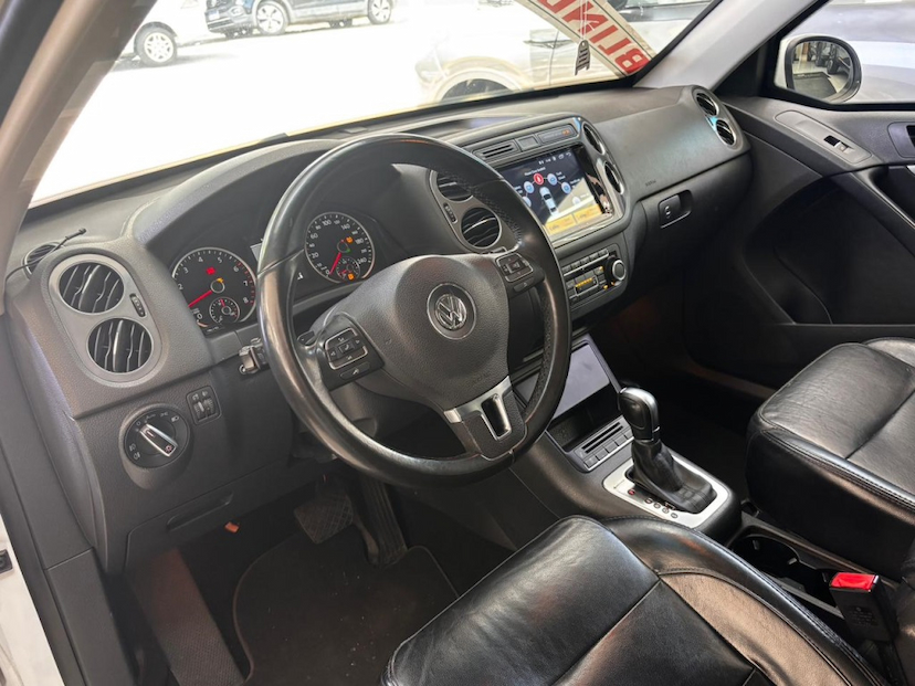 Foto do veículo VOLKSWAGEN TIGUAN 2.0 TSI 16V TURBO GASOLINA 4P TIPTRONIC 2014 180.681 KM 59.777,00