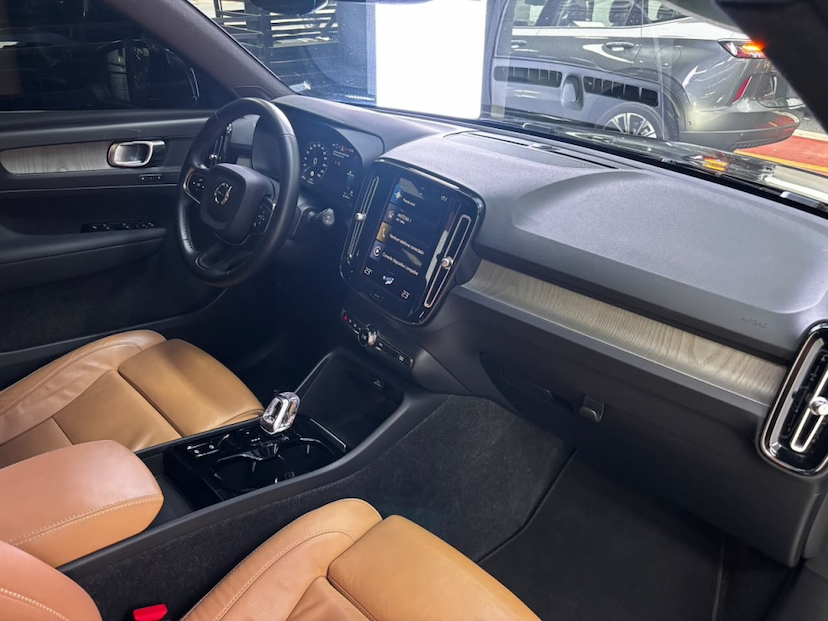 Foto do veículo VOLVO XC40 1.5 T5 RECHARGE INSCRIPTION GEARTRONIC 2022 51.950 KM 176.777,00