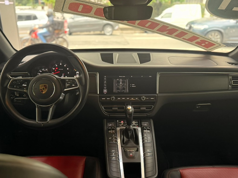 Foto do veículo PORSCHE MACAN 2.0 16V GASOLINA 4P AUTOMÁTICO 2021 47.817 KM 369.777,00