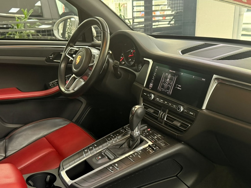 Foto do veículo PORSCHE MACAN 2.0 16V GASOLINA 4P AUTOMÁTICO 2021 47.817 KM 369.777,00