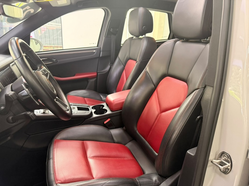 Foto do veículo PORSCHE MACAN 2.0 16V GASOLINA 4P AUTOMÁTICO 2021 47.817 KM 369.777,00