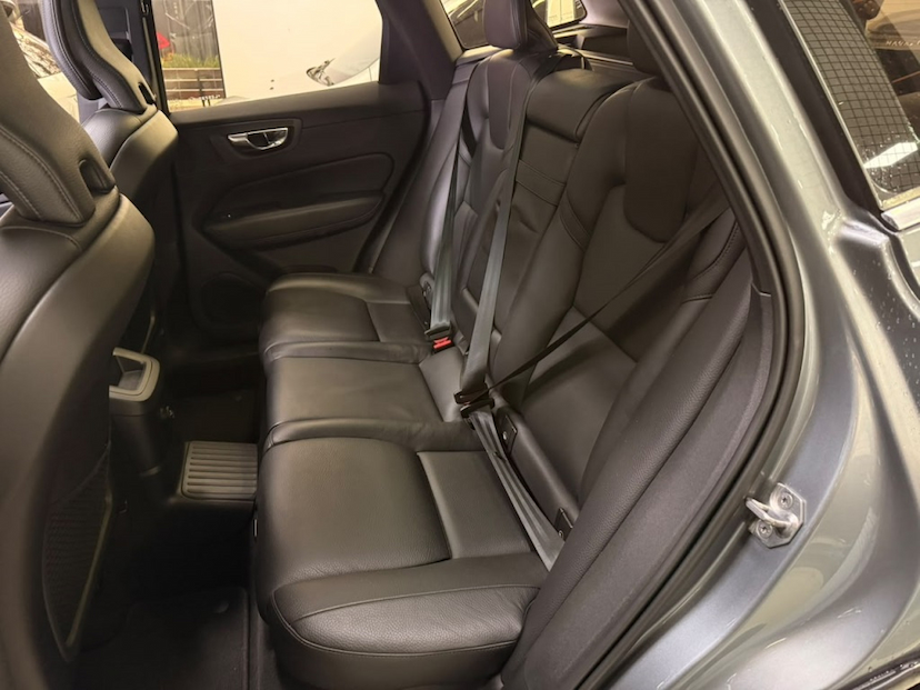 Foto do veículo VOLVO XC60 2.0 T8 HYBRID MOMENTUM AWD GEARTRONIC 2020 105.795 KM 162.777,00