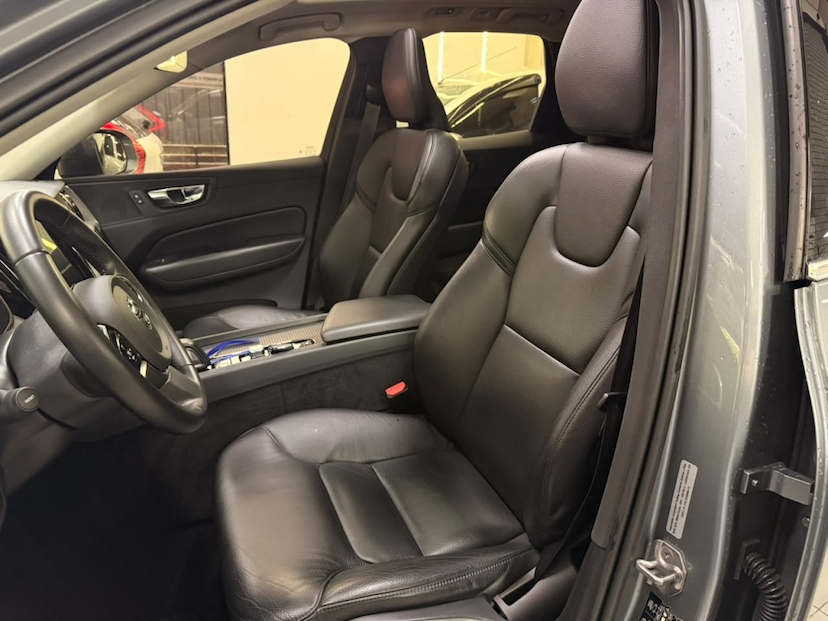 Foto do veículo VOLVO XC60 2.0 T8 HYBRID MOMENTUM AWD GEARTRONIC 2020 105.795 KM 162.777,00