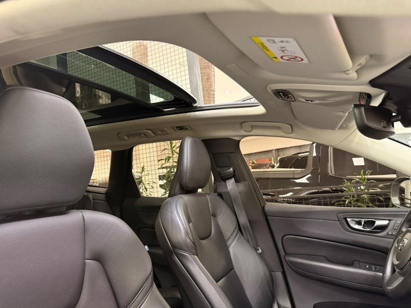 Foto do veículo VOLVO XC60 2.0 T8 HYBRID MOMENTUM AWD GEARTRONIC 2020 105.795 KM 162.777,00