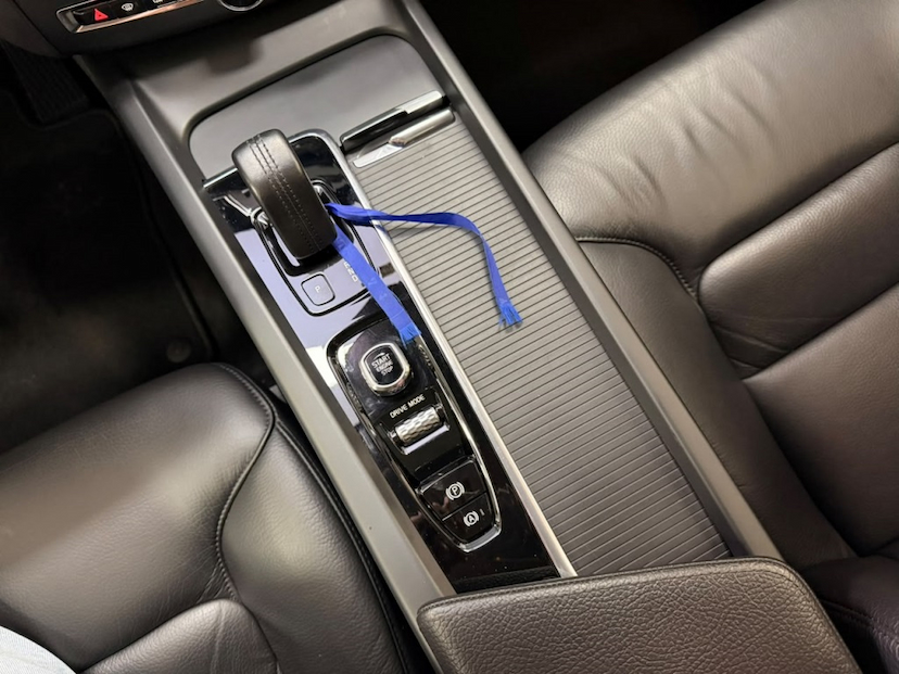 Foto do veículo VOLVO XC60 2.0 T8 HYBRID MOMENTUM AWD GEARTRONIC 2020 105.795 KM 162.777,00