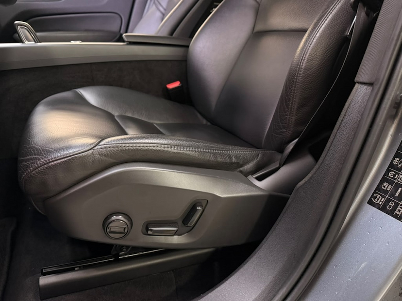 Foto do veículo VOLVO XC60 2.0 T8 HYBRID MOMENTUM AWD GEARTRONIC 2020 105.795 KM 162.777,00