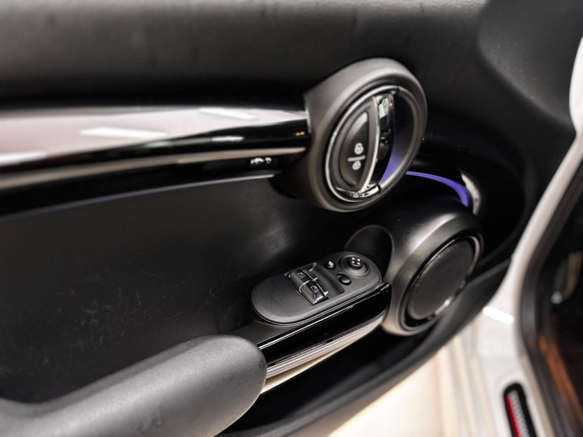 Foto do veículo MINI COOPER 2.0 16V TWINPOWER GASOLINA JOHN COOPER WORKS 2P STEPTRONIC 2024 37.129 KM 229.777,00