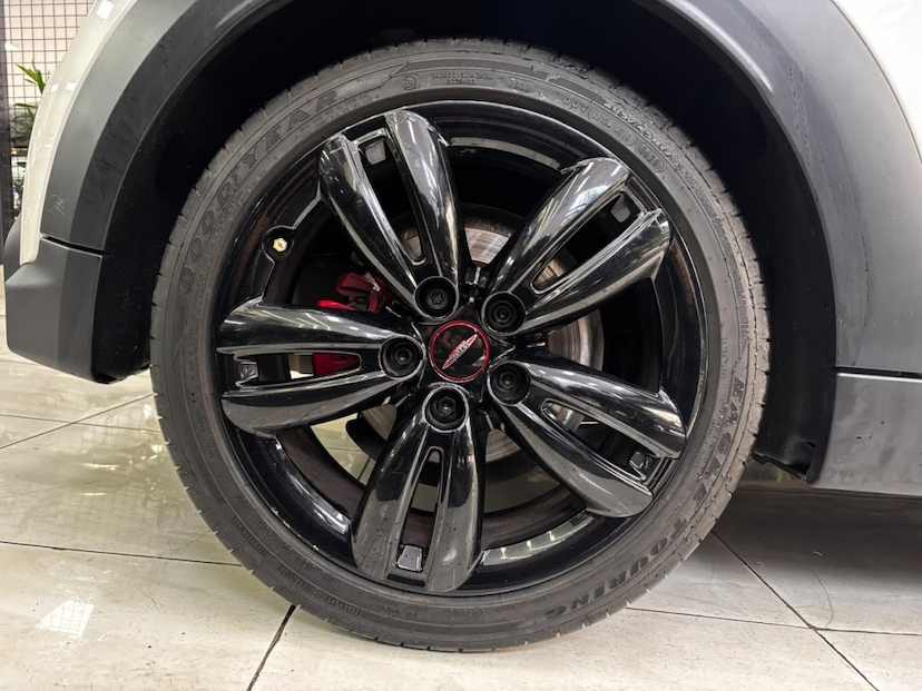 Foto do veículo MINI COOPER 2.0 16V TWINPOWER GASOLINA JOHN COOPER WORKS 2P STEPTRONIC 2024 37.129 KM 229.777,00