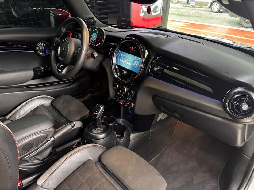 Foto do veículo MINI COOPER 2.0 16V TWINPOWER GASOLINA JOHN COOPER WORKS 2P STEPTRONIC 2024 37.129 KM 229.777,00