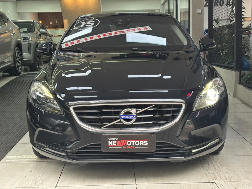 Foto do veículo VOLVO V40 2.0 T4 DYNAMIC TURBO GASOLINA 4P AUTOMÁTICO 2015 59.593 KM 89.777,00