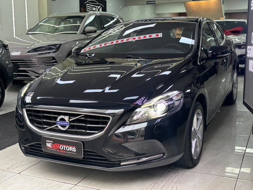 Foto do veículo VOLVO V40 2.0 T4 DYNAMIC TURBO GASOLINA 4P AUTOMÁTICO 2015 59.593 KM 89.777,00